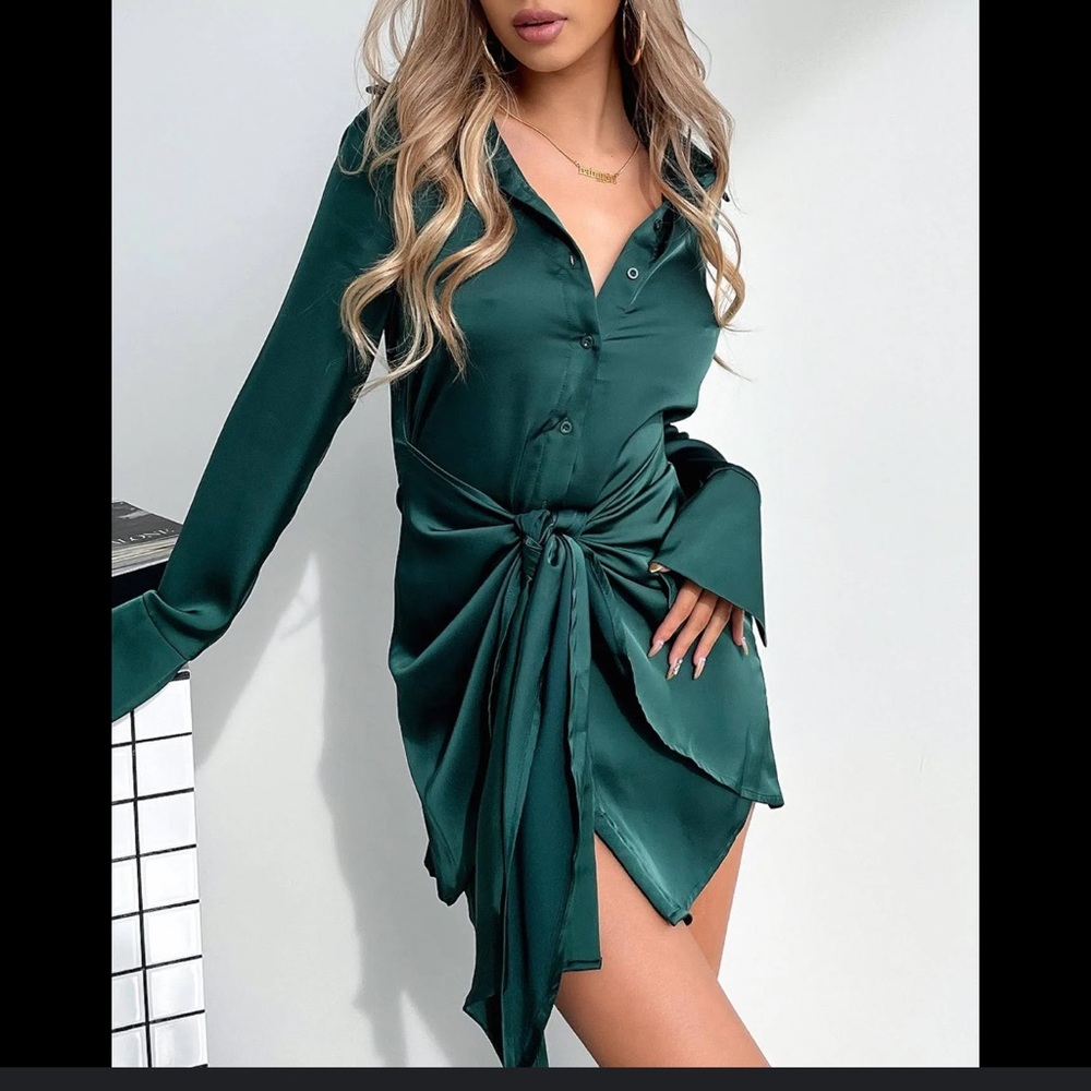 Chic Emerald Satin Mini Dress